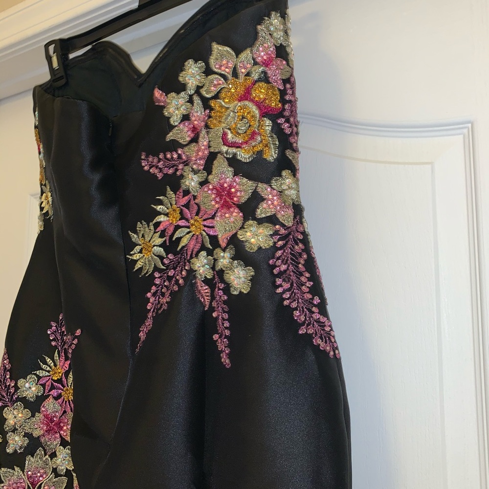 PERFECT PROM DRESS - Picture 6 of 9
